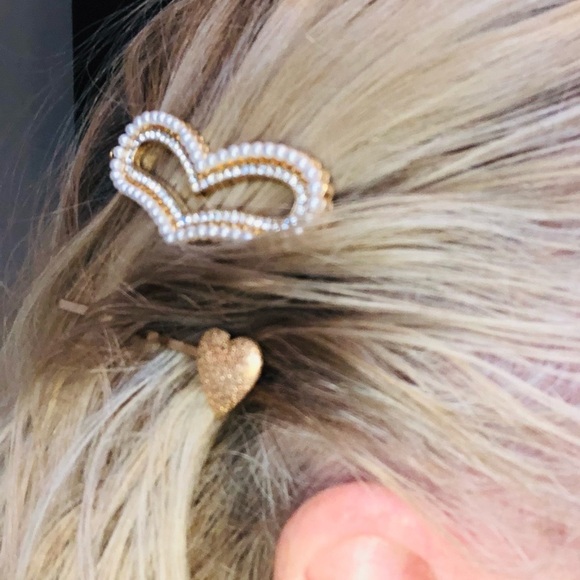 💜3/$30 “Love is in the Hair❤️ “Pair of Heart Hair accessories 🆕 - Picture 2 of 5